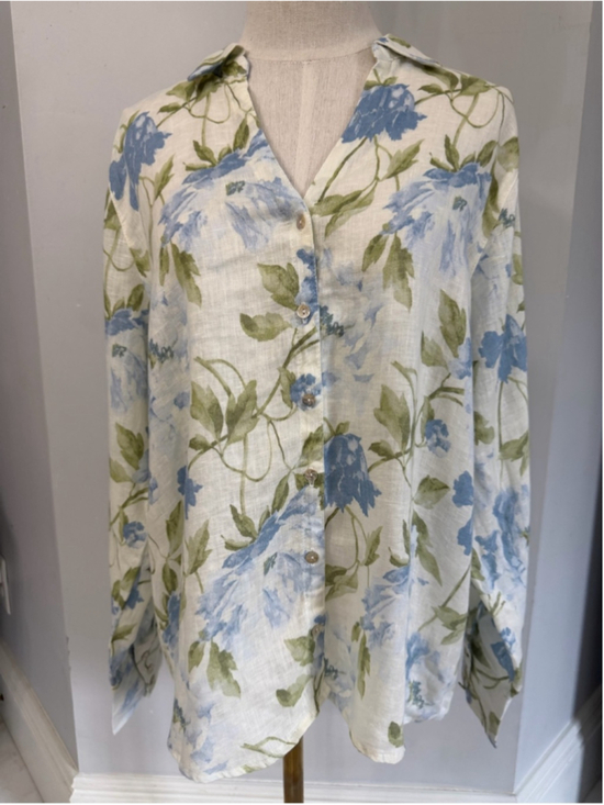 Laura Ashley Tops - Laura Ashley Women’s Size Medium 100% linen blue floral printed button up blouse